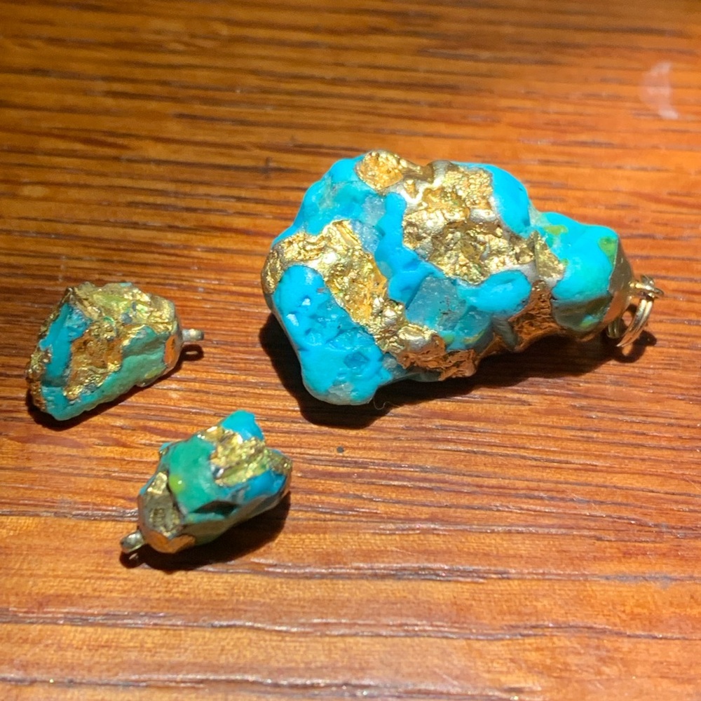 Turquoise Pendant & Earrings